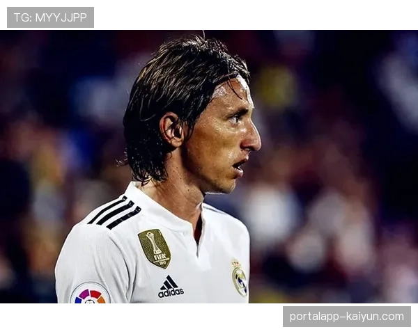 官方:皇马与莫德里奇续约一年,克罗地亚中场将再战一季 官方:皇马与莫德里奇续约一年,克罗地亚中场将再战一季